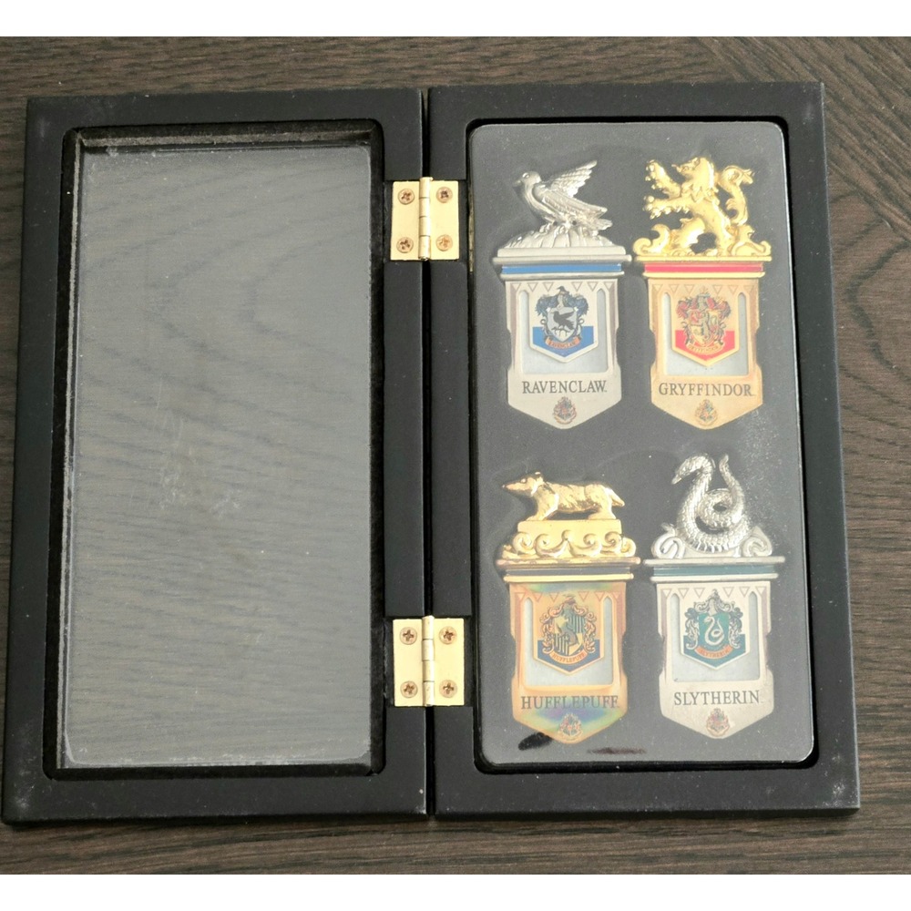 Harry Potter - The Noble Collection - Hogwarts House Metal Bookmarks (Set of 4)
